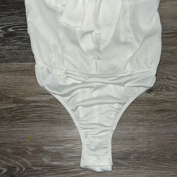 PrettyLittleThing White Bodysuit with Bow - Size 4 - Picture 4 of 10